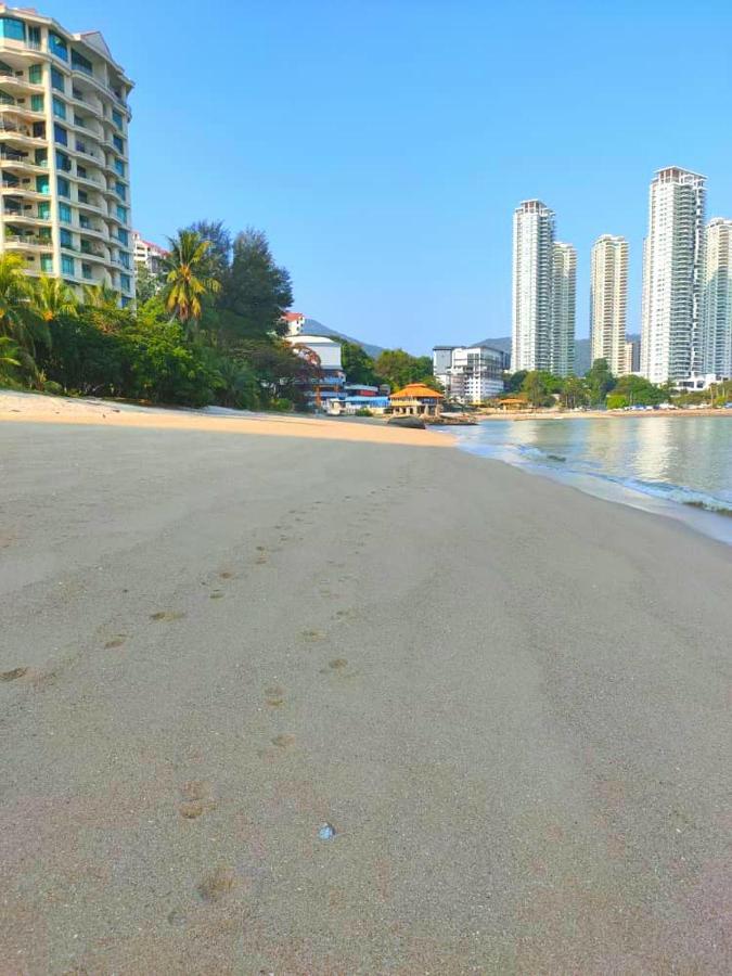 G&T'S Beach Front Villa Tanjung Bungah  Exterior photo