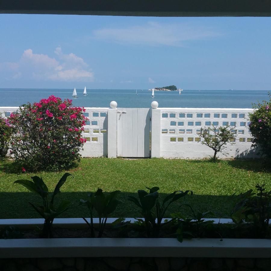 G&T'S Beach Front Villa Tanjung Bungah (Penang) Exterior photo
